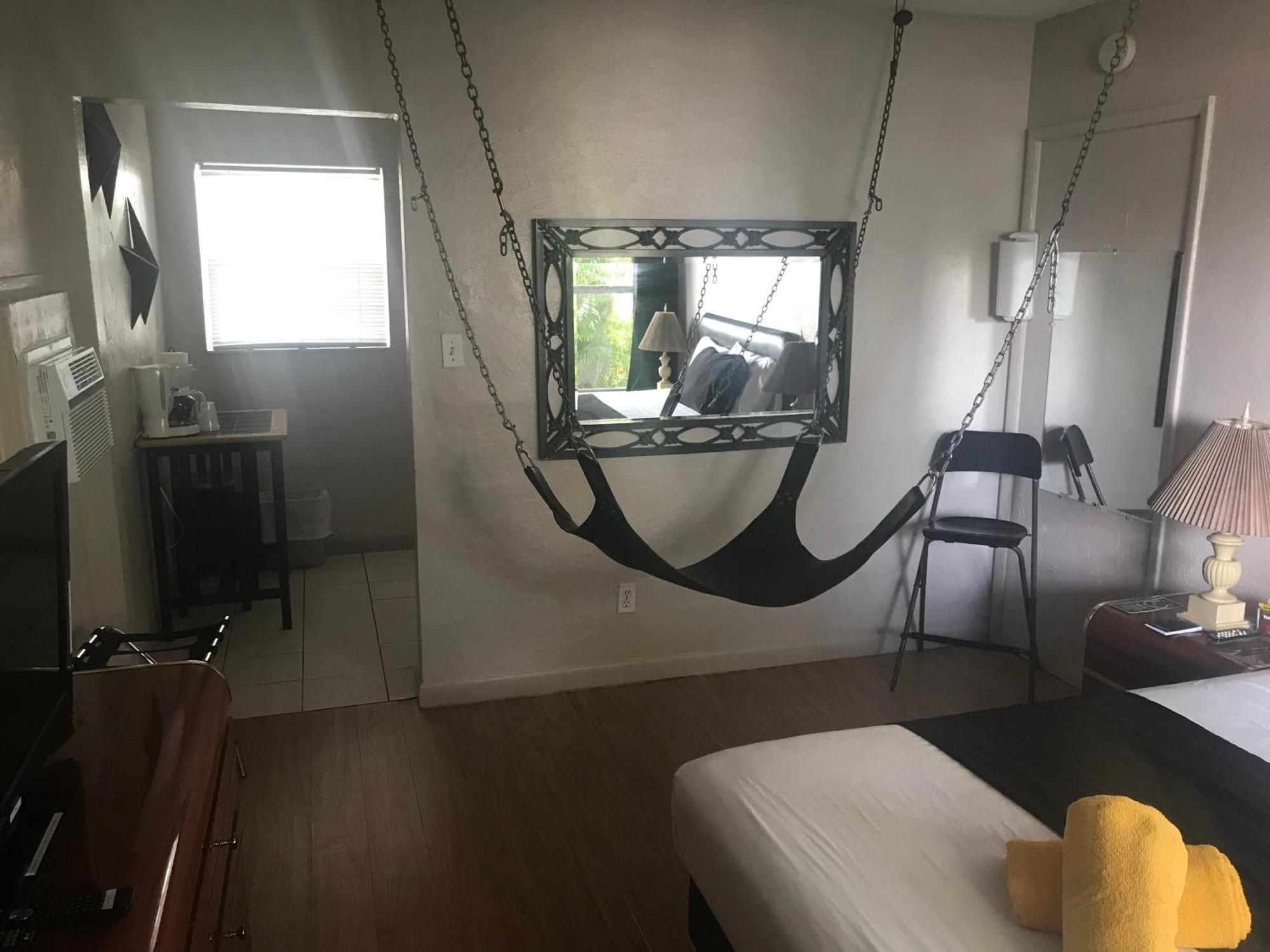 Hotel Leather Guest House-gay Male Only