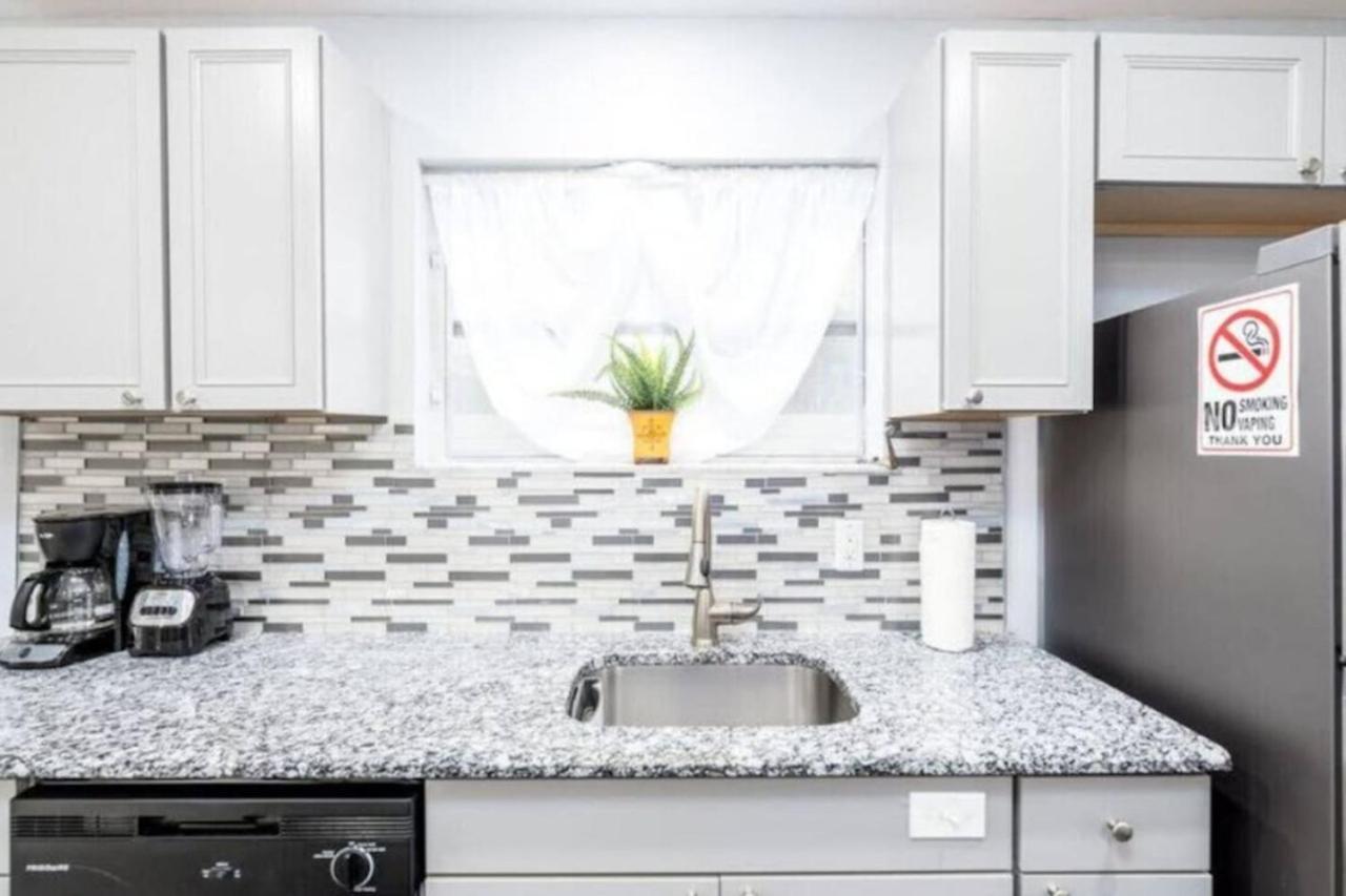 Cozy Getaway With Pool And Putting Unit 2 * Fort Lauderdale