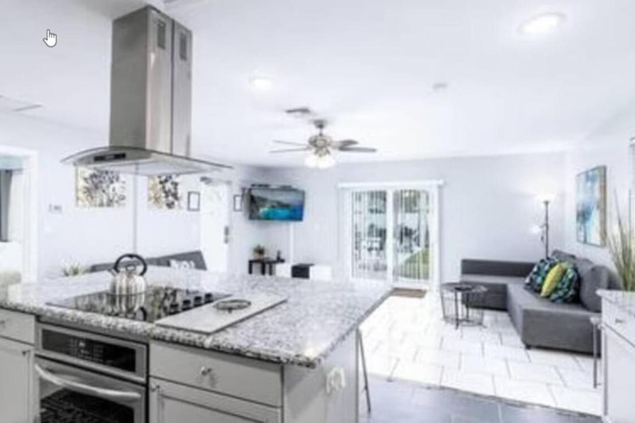 Cozy Getaway With Pool And Putting Unit 2 Apartment