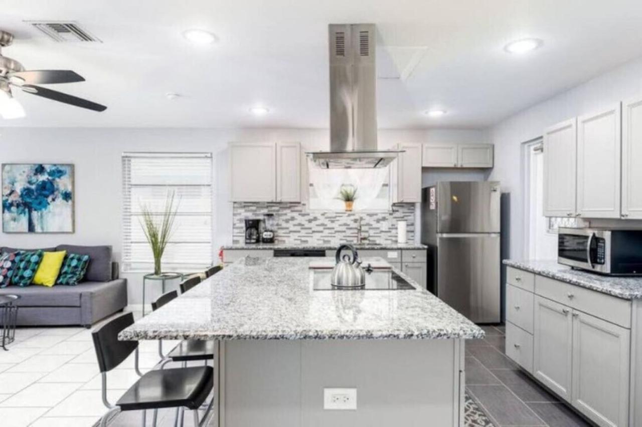 Cozy Getaway With Pool And Putting Unit 2 * Fort Lauderdale