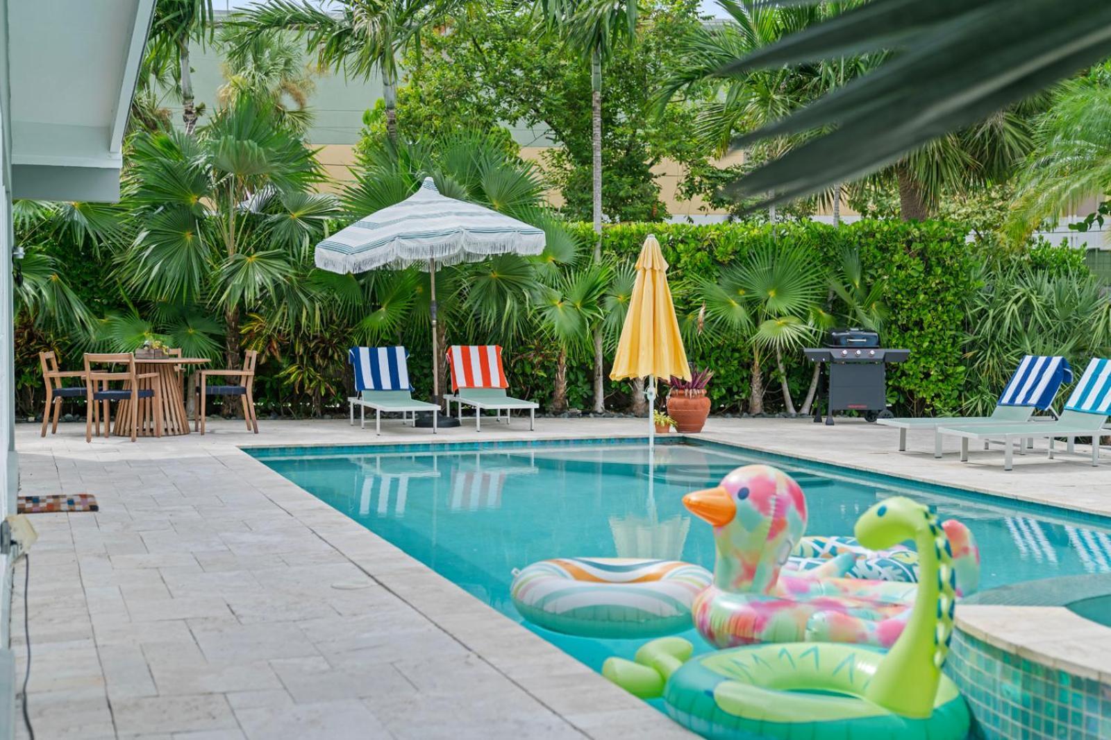 Waterfront With In-law And Stunning Pool Fort Lauderdale