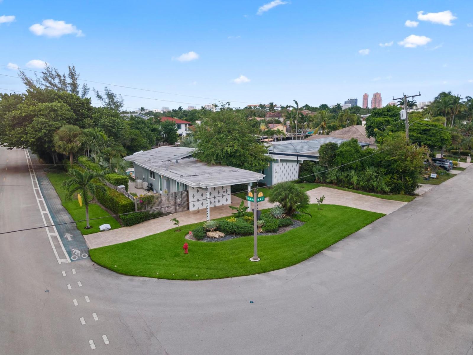 Villa Waterfront With In-law And Stunning Pool *