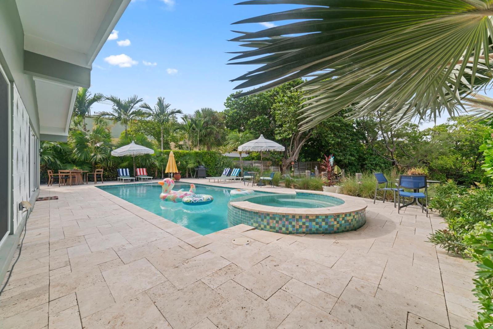 Villa Waterfront With In-law And Stunning Pool Fort Lauderdale