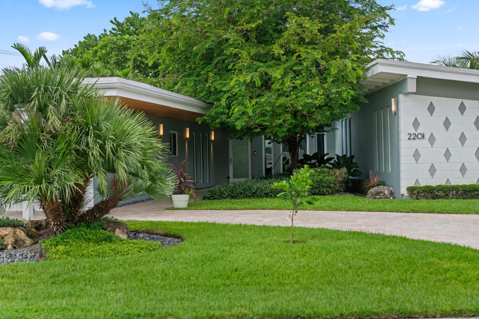 Villa Waterfront With In-law And Stunning Pool