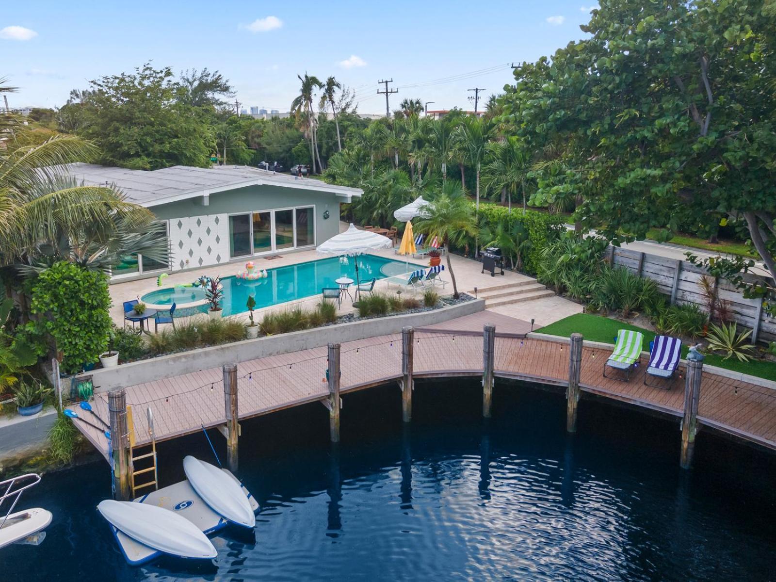 Waterfront With In-law And Stunning Pool Fort Lauderdale