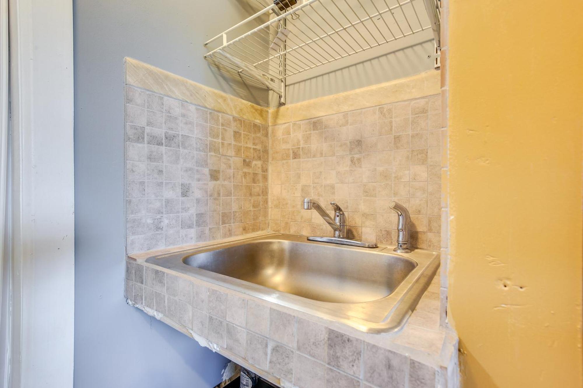 Apartment 8 Mi To Pet-friendly Lauderdale *