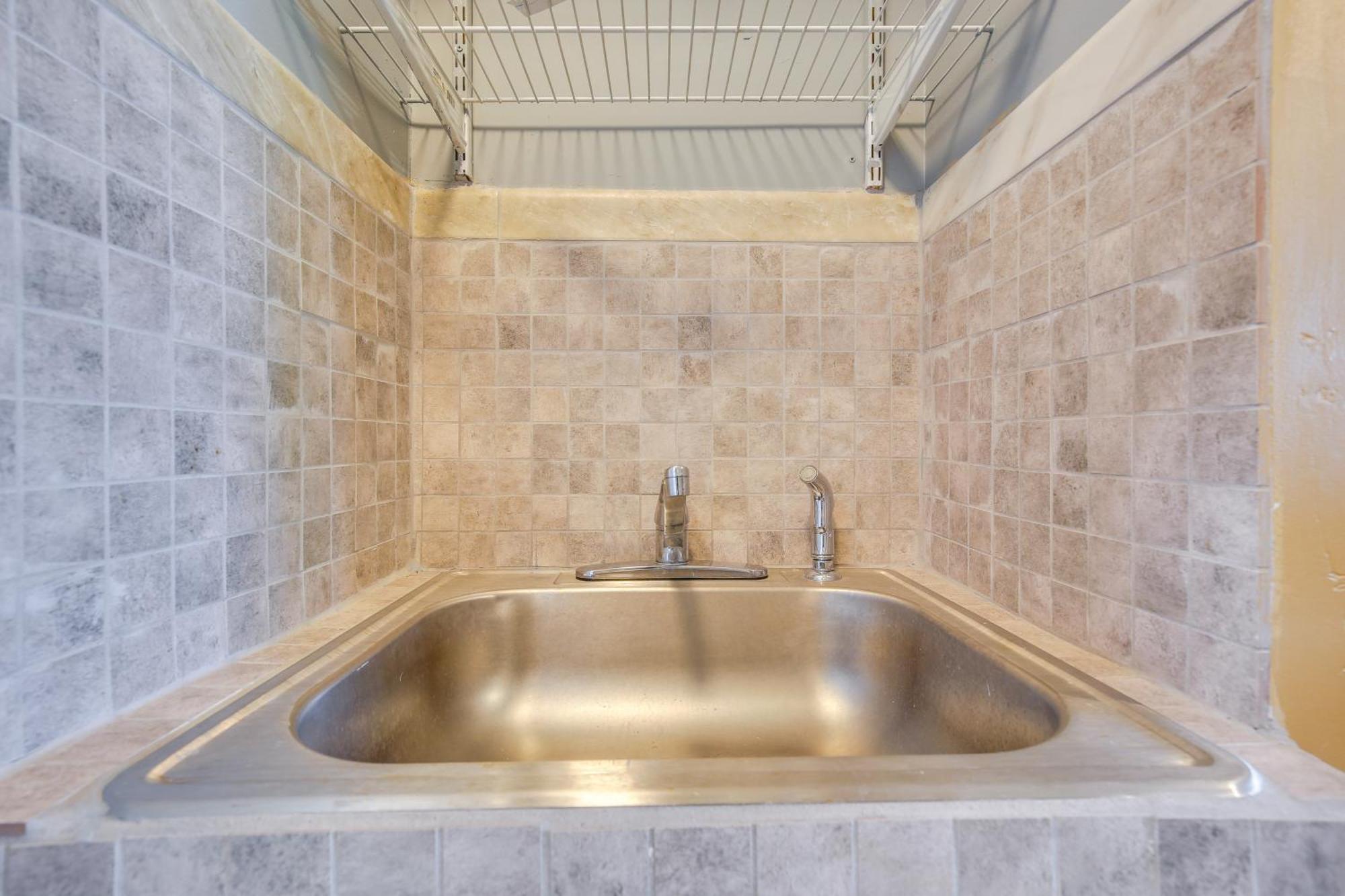 Apartment 8 Mi To Pet-friendly Lauderdale
