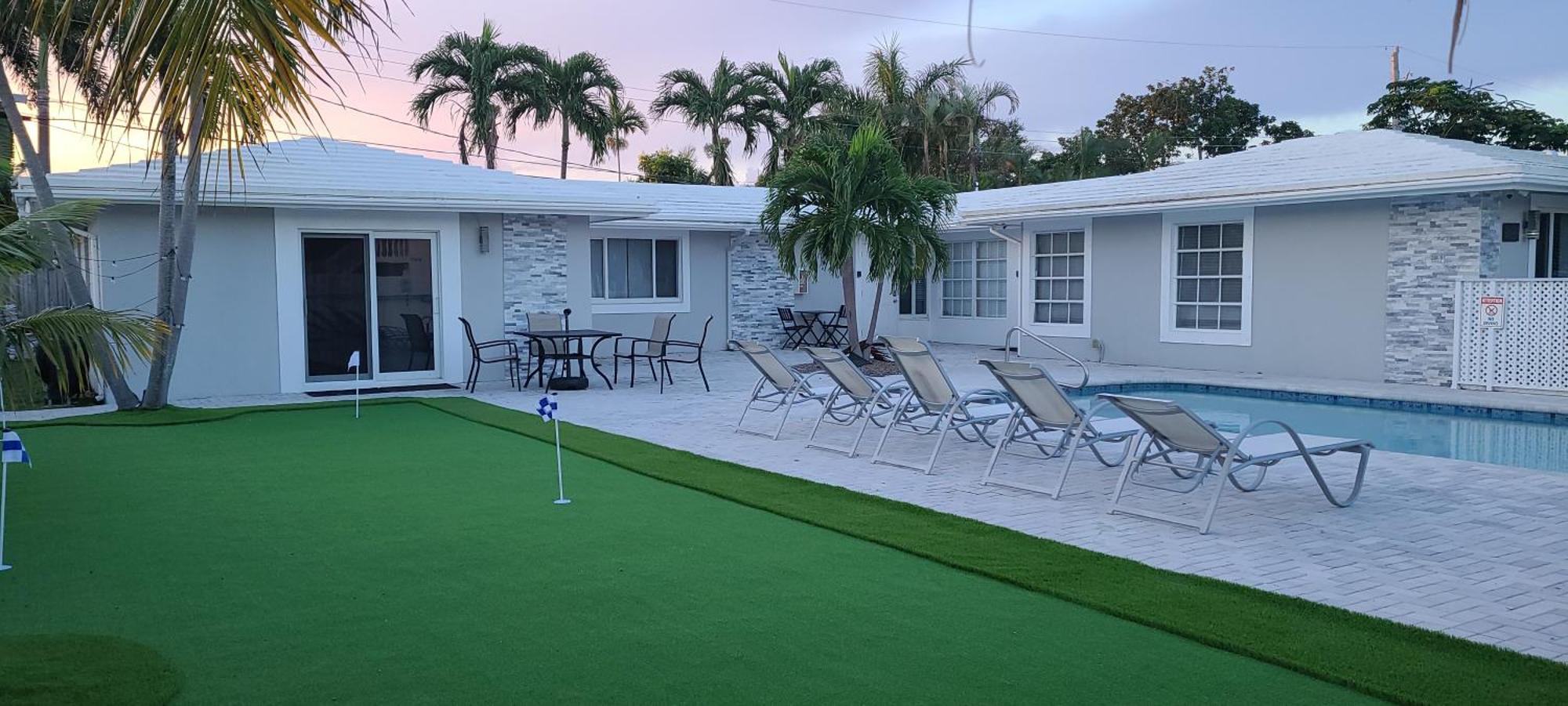 Cozy Getaway With Pool And Putting Unit 2 Apartment