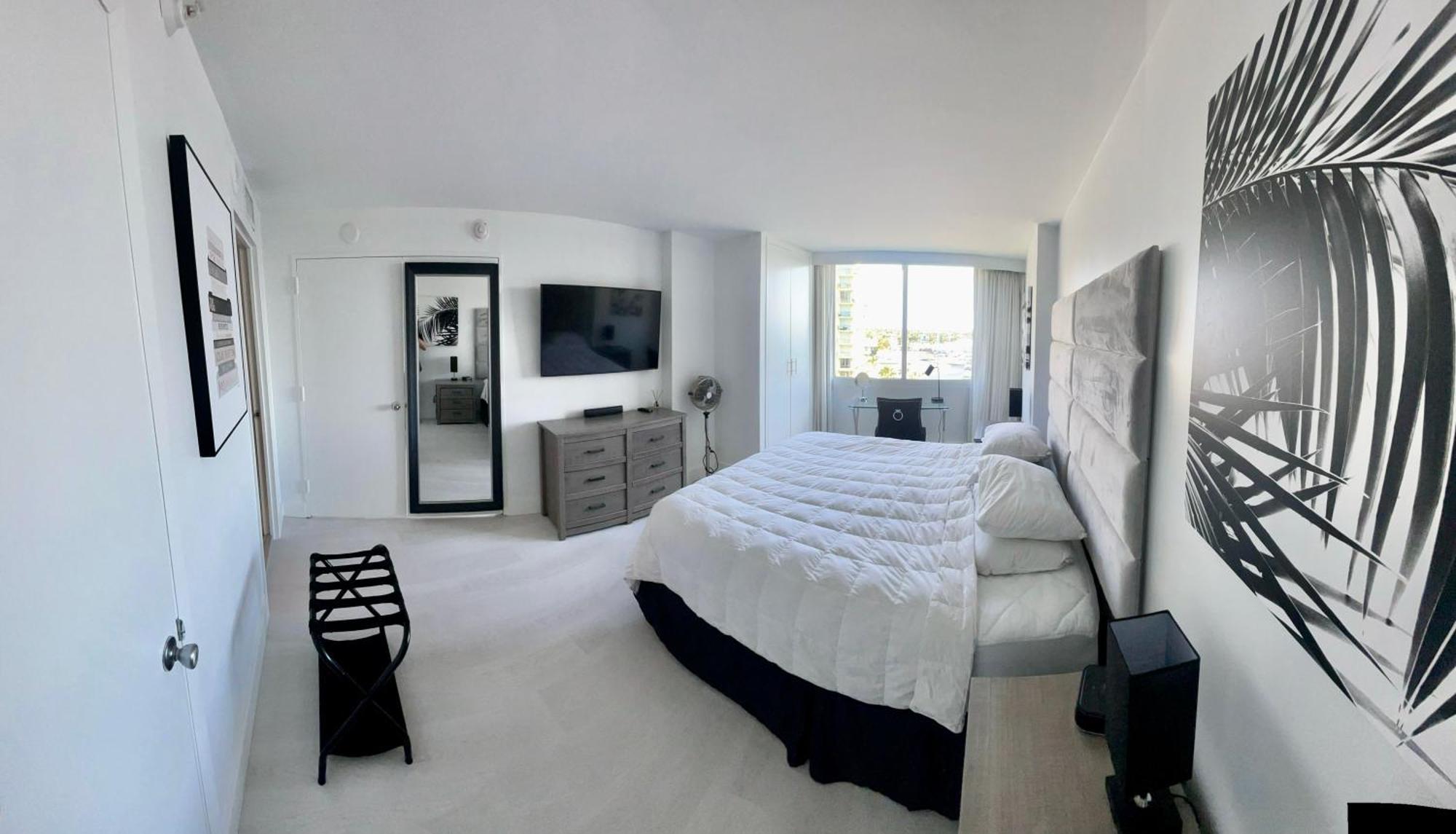 New Luxury Water Front Apartment *