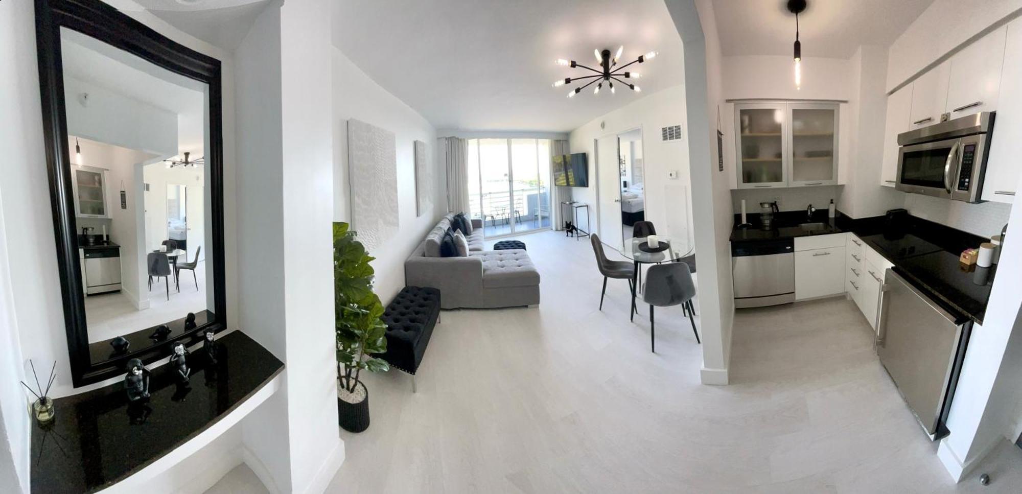 New Luxury Water Front Apartment *
