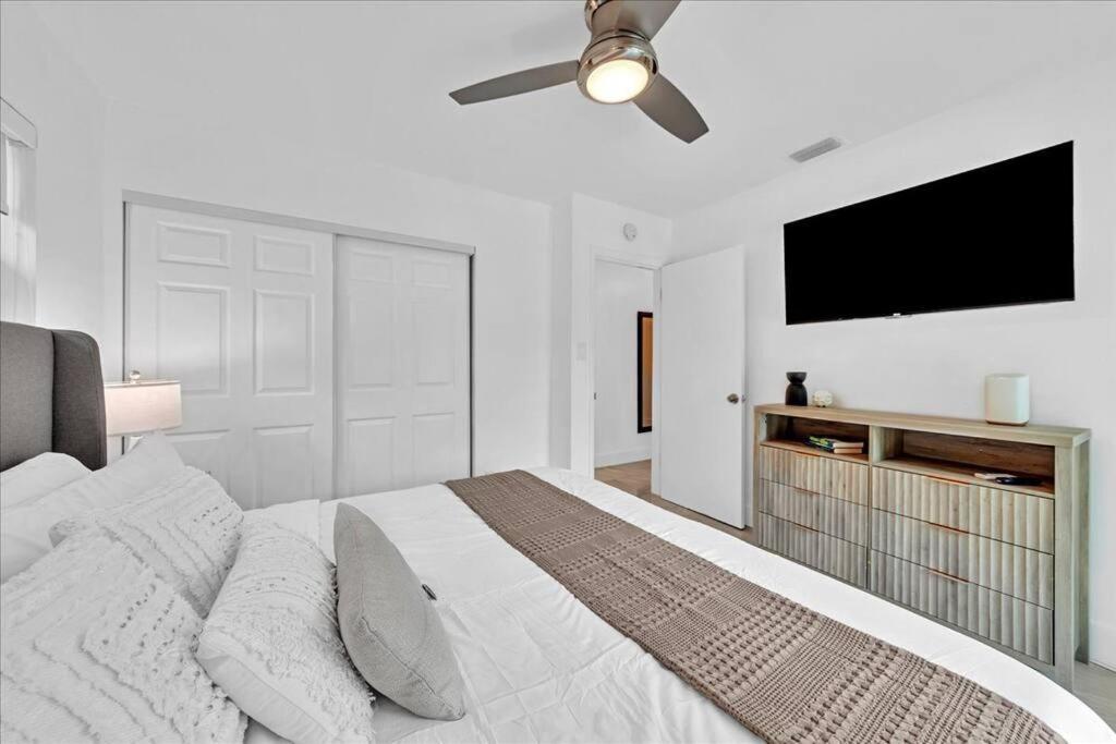 Sunny Days Getaway, 5bd Heated Pool Family Home! Holiday home Fort Lauderdale