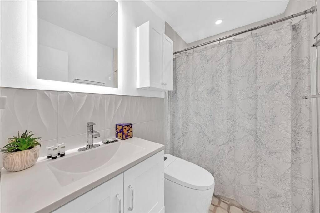 Sunny Days Getaway, 5bd Heated Pool Family Home! Fort Lauderdale