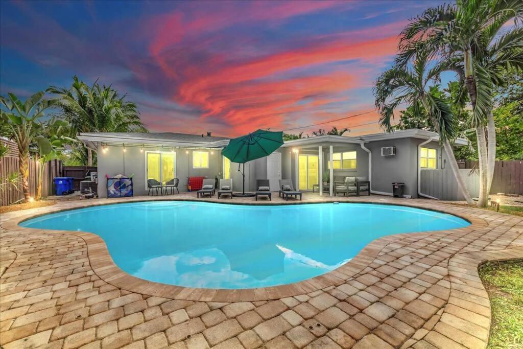 Sunny Days Getaway, 5bd Heated Pool Family Home!