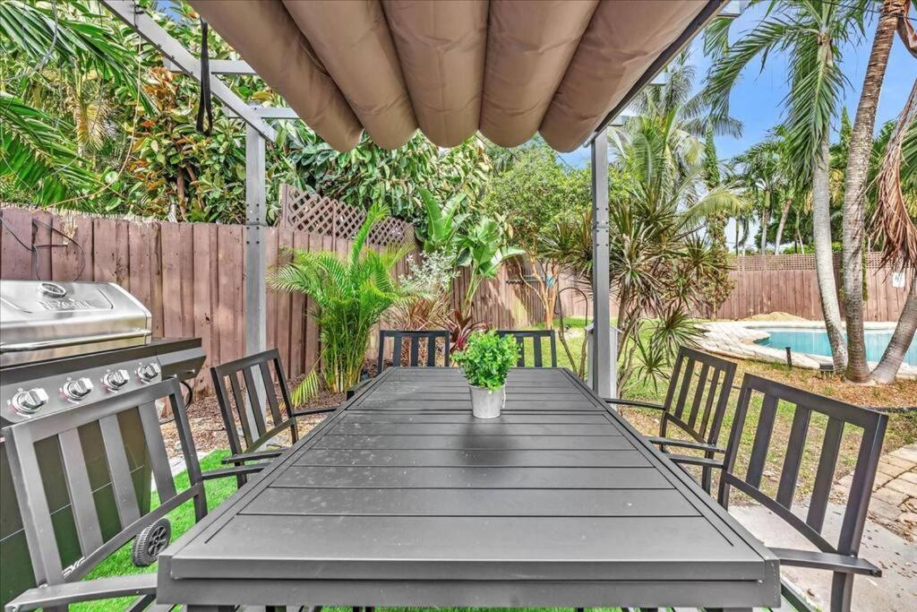 Holiday home Sunny Days Getaway, 5bd Heated Pool Family Home! *
