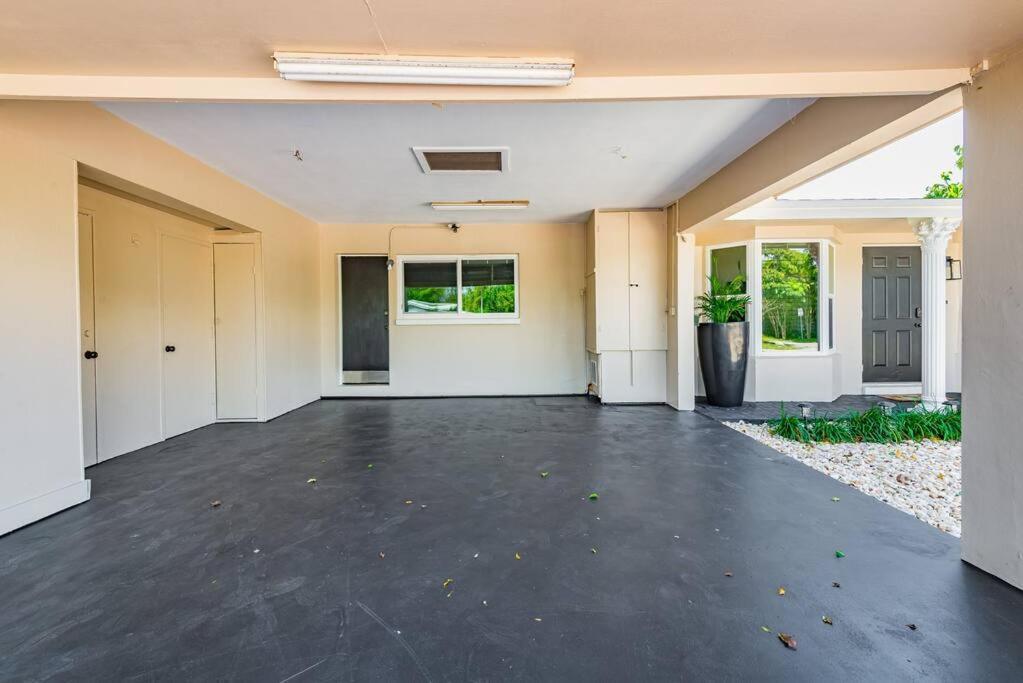 Juanita's Waterfront Fort Lauderdale
