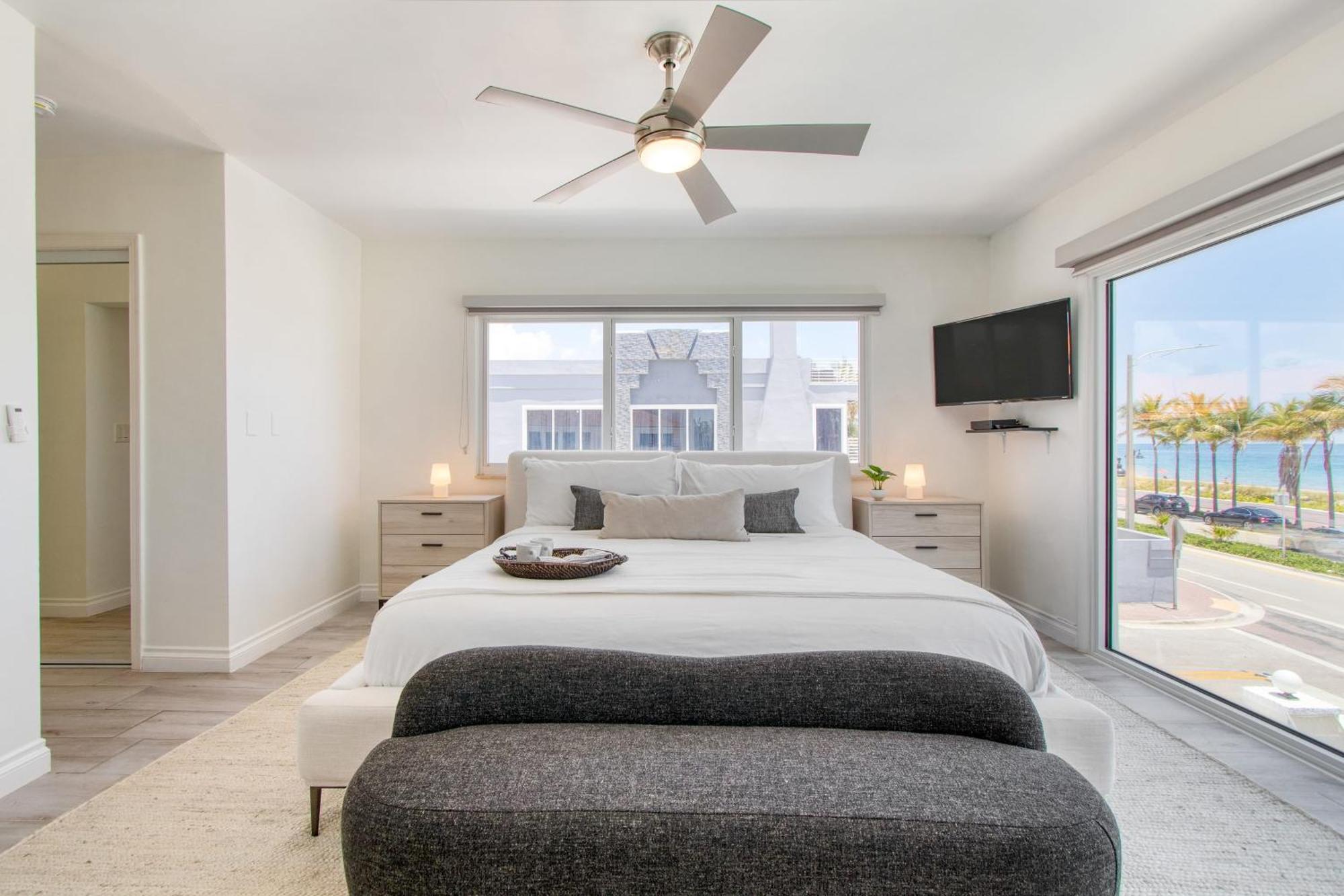 Holiday home Sea Breeze By Avantstay Across From Lauderdale Pool Out Door Dining Fire Pit Fort Lauderdale
