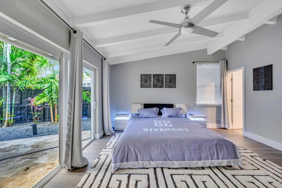 Givenchy Waterfront With Hot Tub & Bbq Villa *