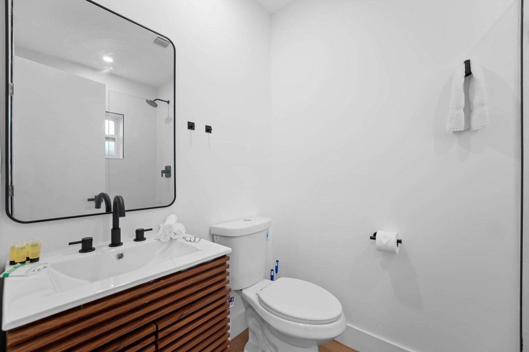 921 2 Apartment *