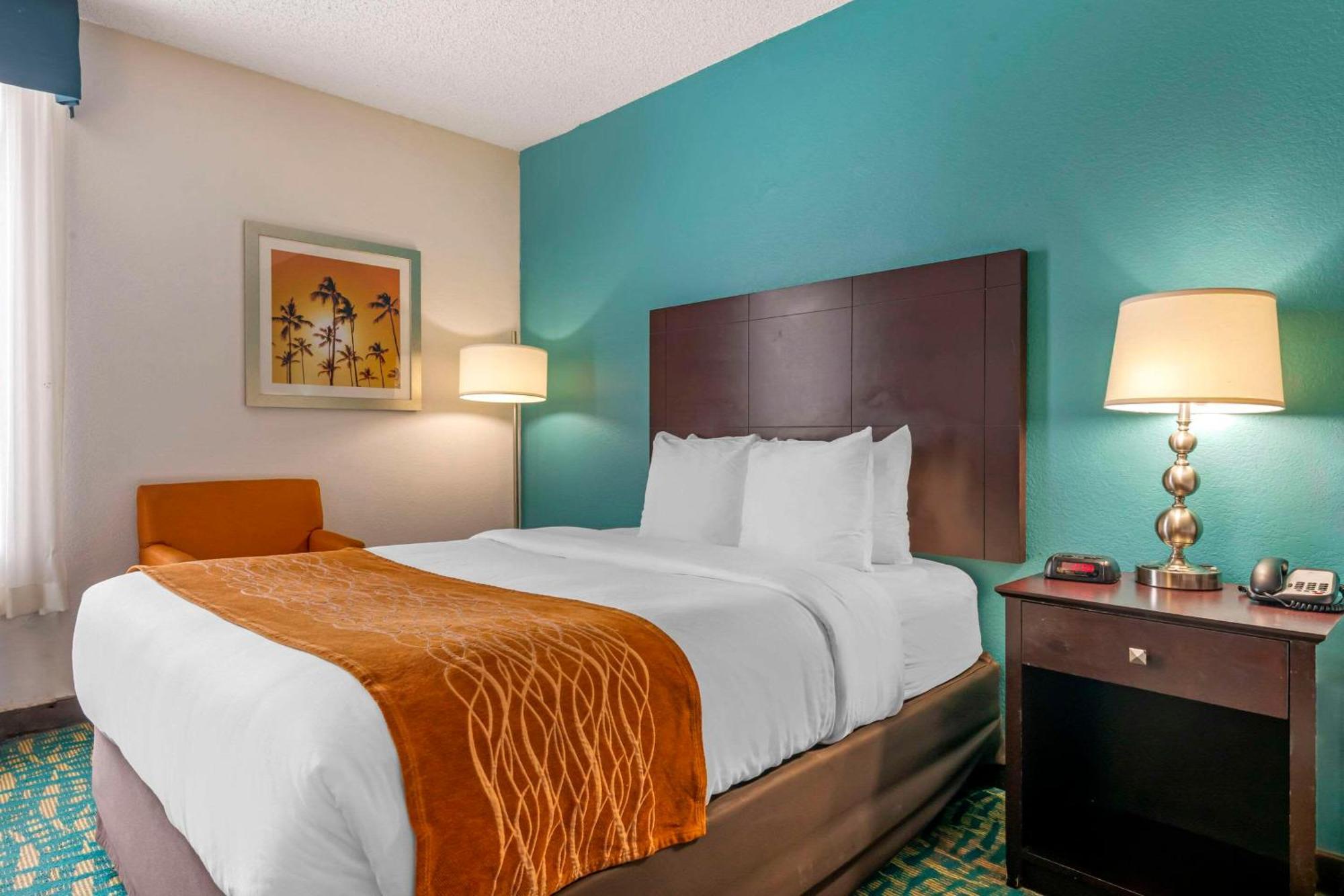 Comfort & Lauderdale West Turnpike 2*