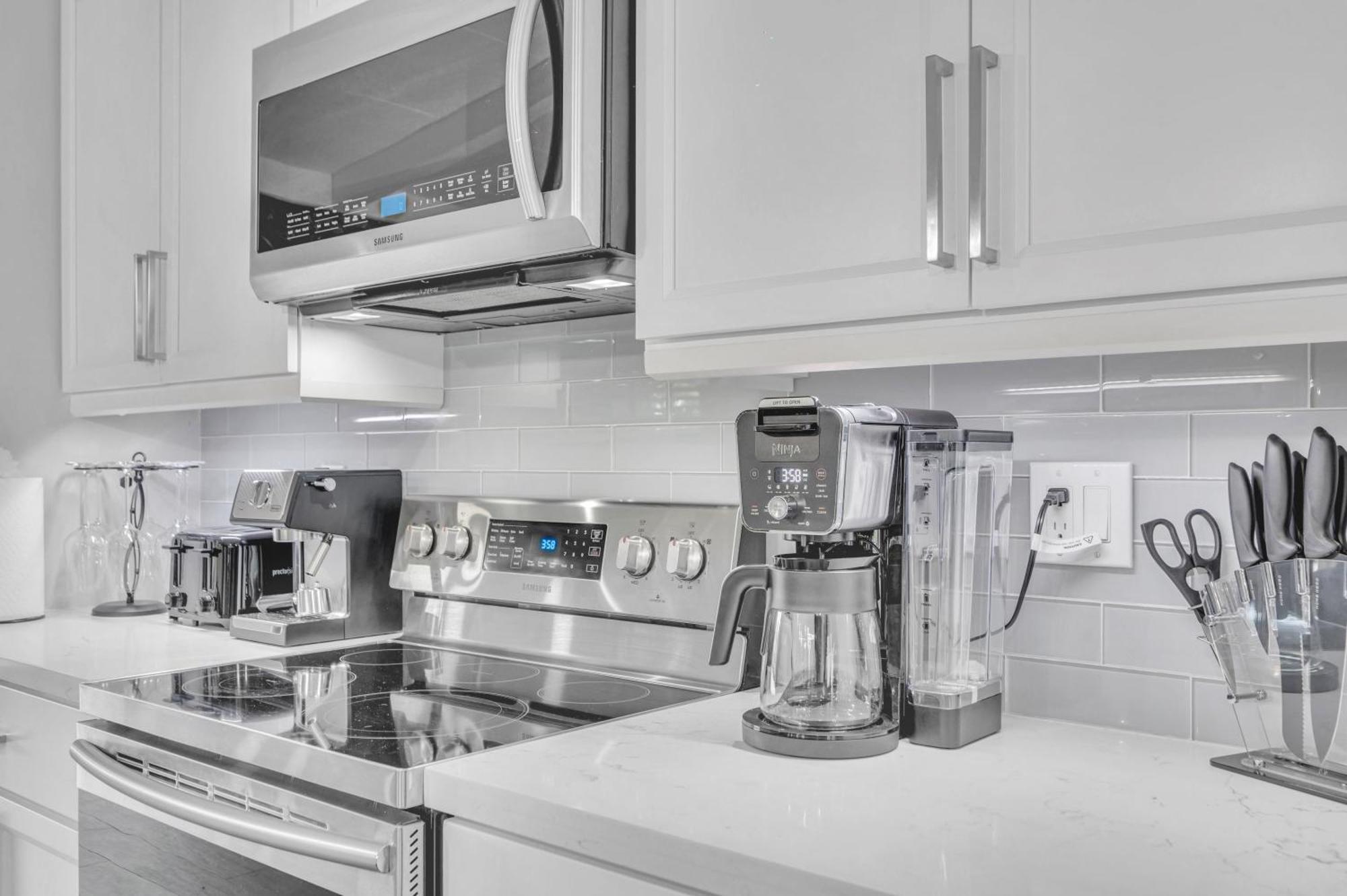 Villa Givenchy Waterfront With Hot Tub & Bbq Fort Lauderdale