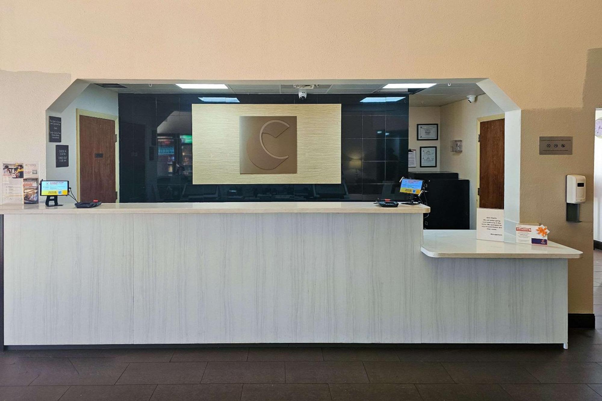 Comfort & Lauderdale West Turnpike Hotel 2*