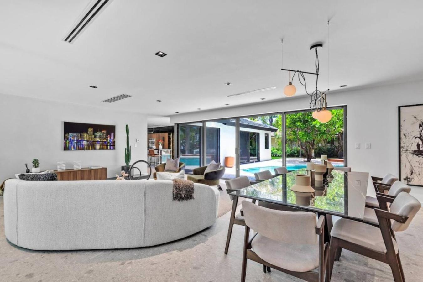2500, Waterfront, Pool And Gym, Cinema, Wifi Fort Lauderdale