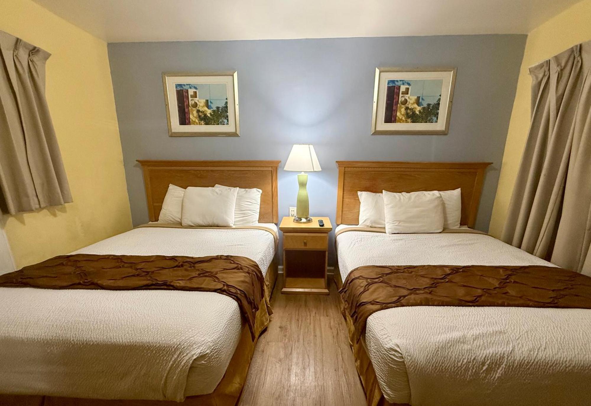 Crown 2* Fort Lauderdale
