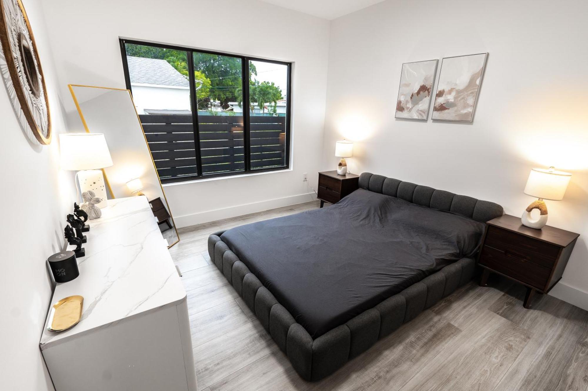 Apartment New Construction, Built-in Bbq, 3 Miles To Beaches