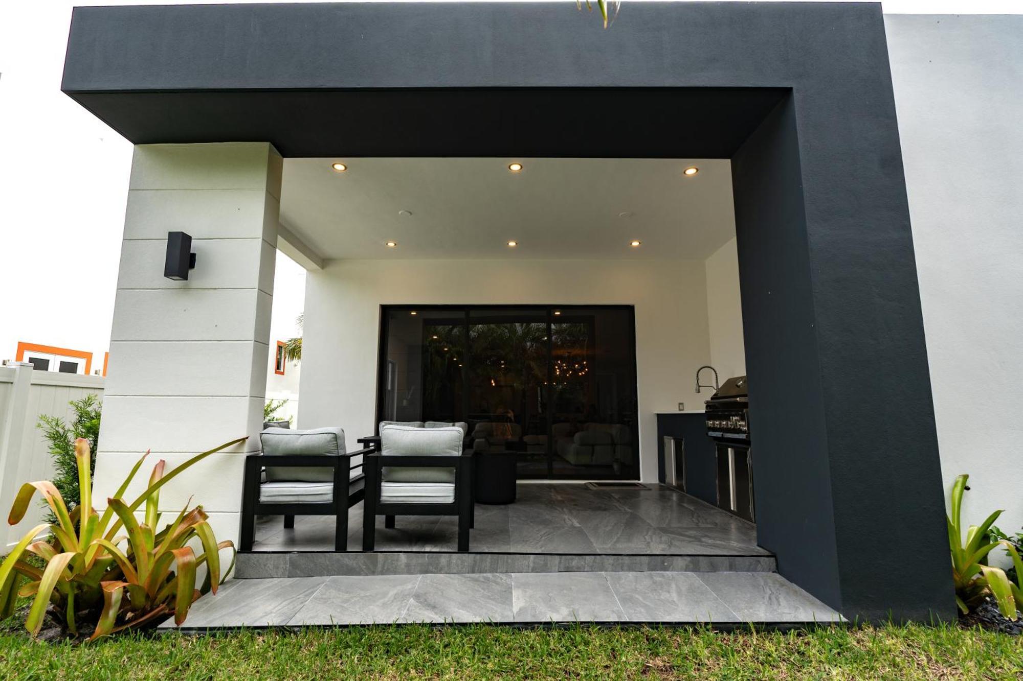 Apartment New Construction, Built-in Bbq, 3 Miles To Beaches *