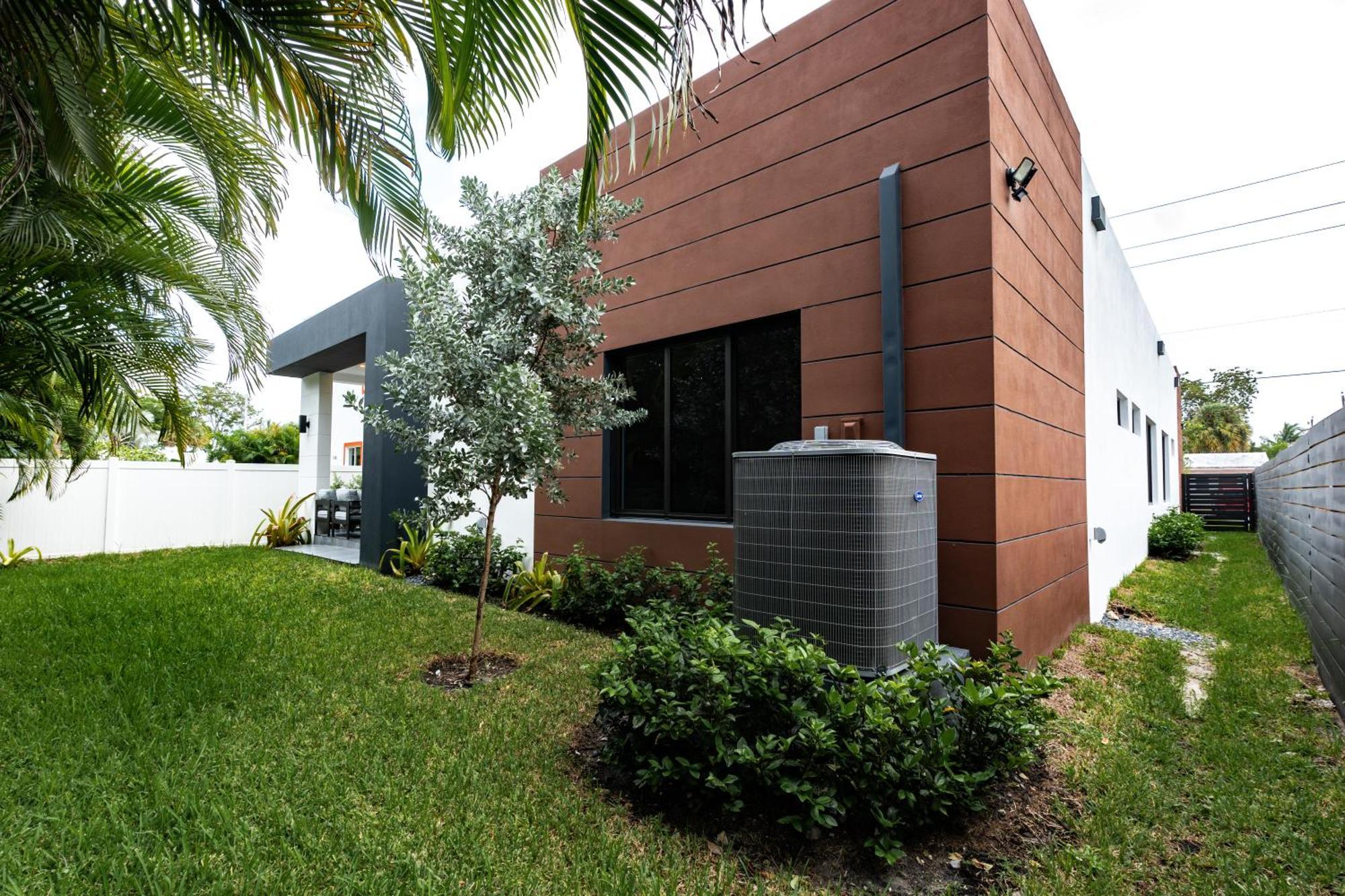 New Construction, Built-in Bbq, 3 Miles To Beaches Apartment Fort Lauderdale