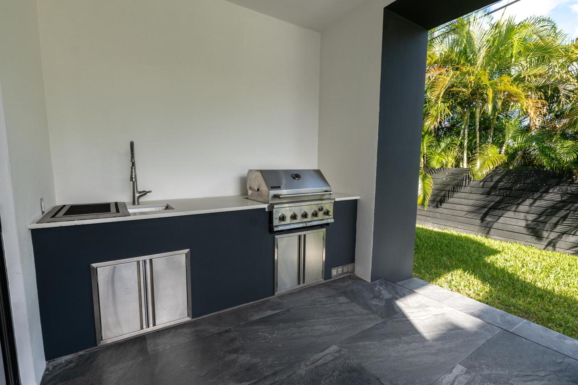 New Construction, Built-in Bbq, 3 Miles To Beaches *