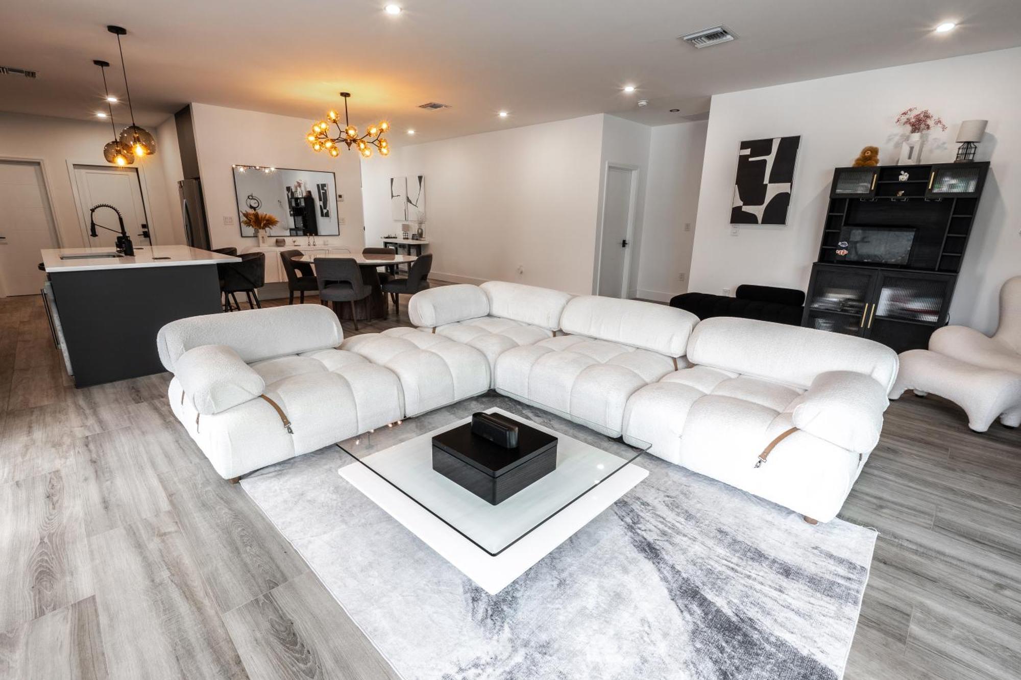 Apartment New Construction, Built-in Bbq, 3 Miles To Beaches