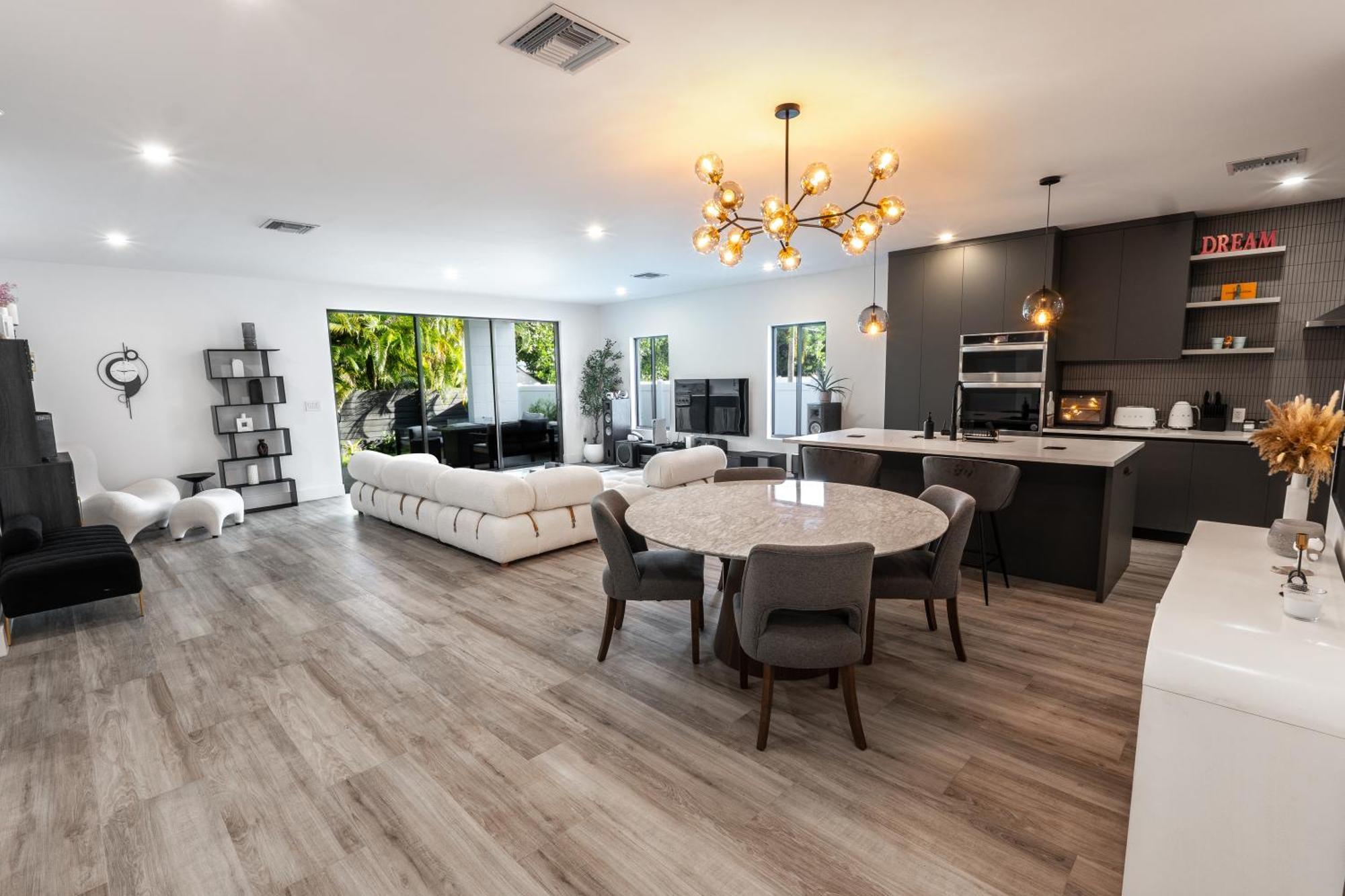 New Construction, Built-in Bbq, 3 Miles To Beaches * Fort Lauderdale