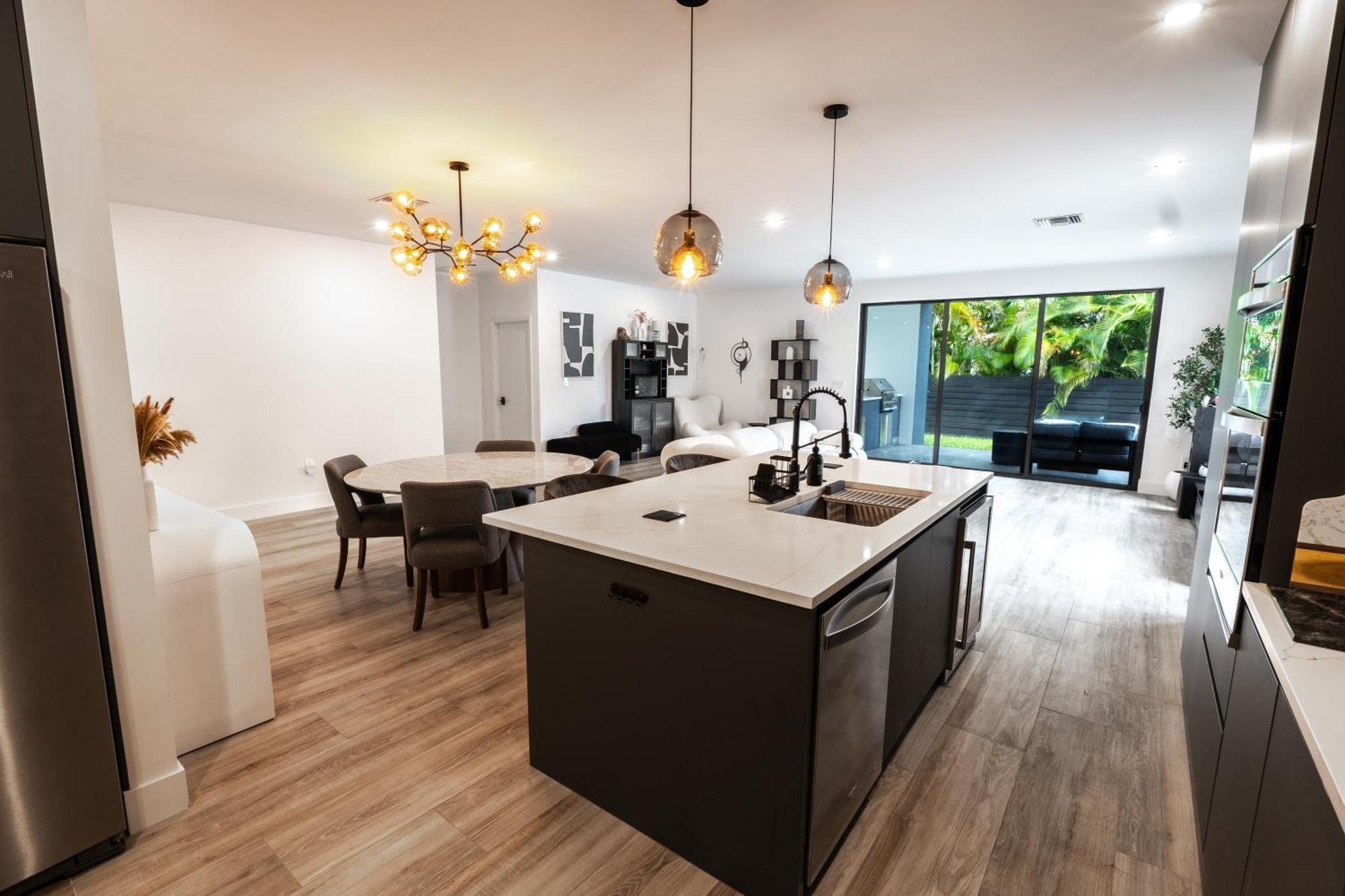 New Construction, Built-in Bbq, 3 Miles To Beaches