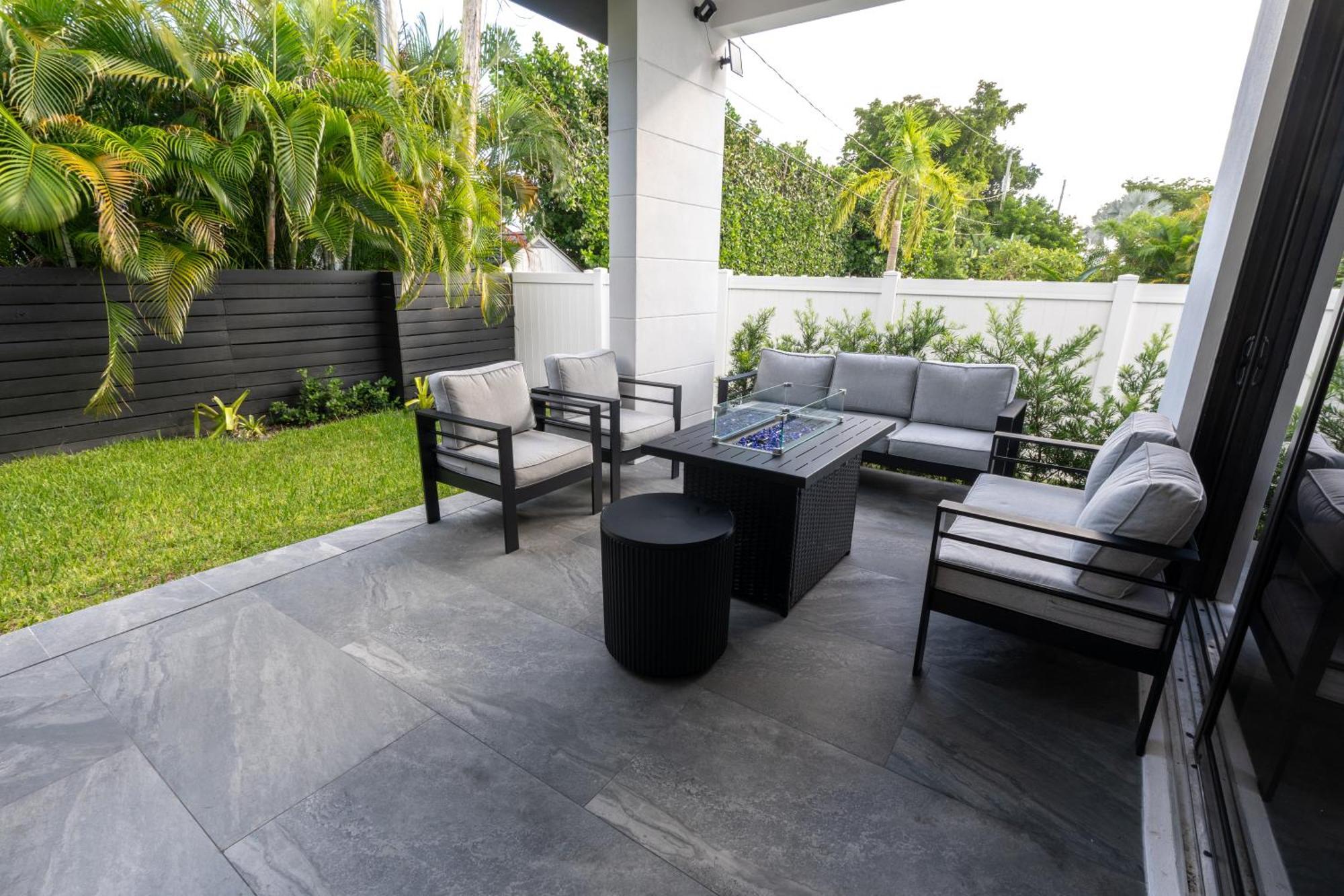 Apartment New Construction, Built-in Bbq, 3 Miles To Beaches