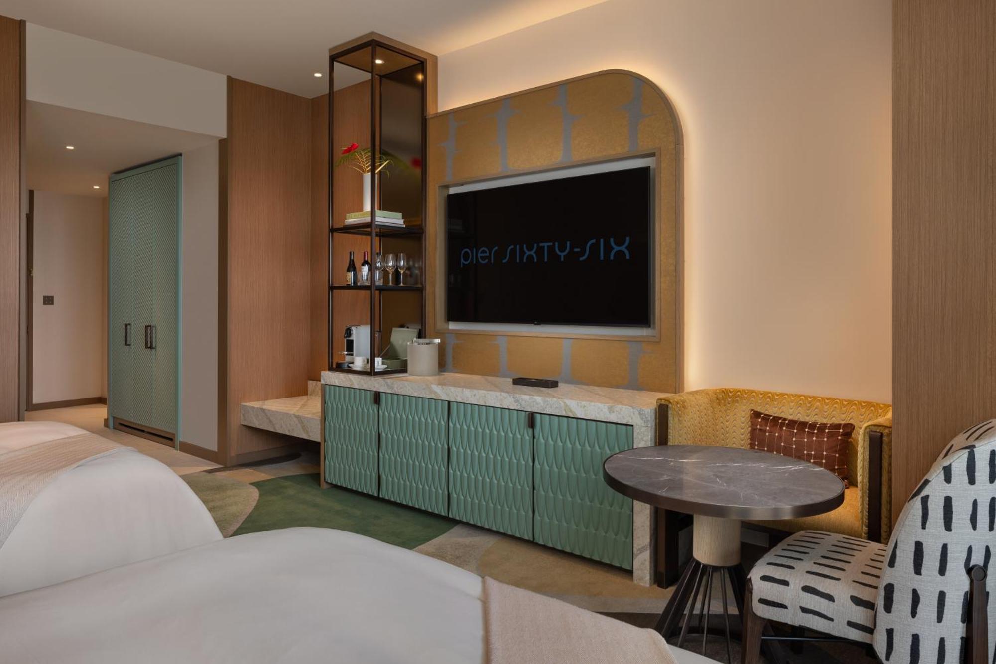 Pier Sixty-six Hotel