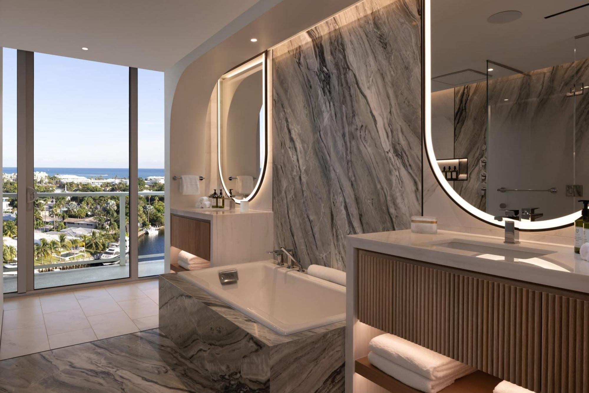 Hotel Pier Sixty-six 5*