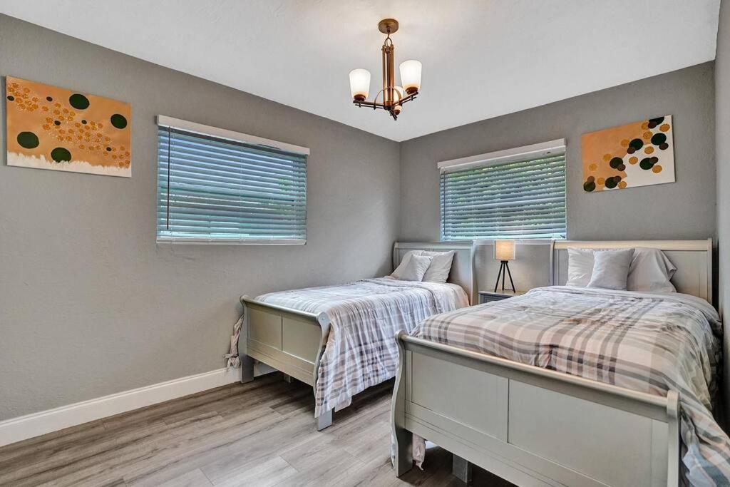 Holiday home Luxury 3bd/2ba Near & Olas