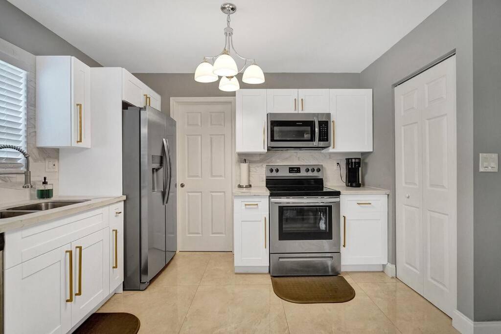 Holiday home Luxury 3bd/2ba Near & Olas *