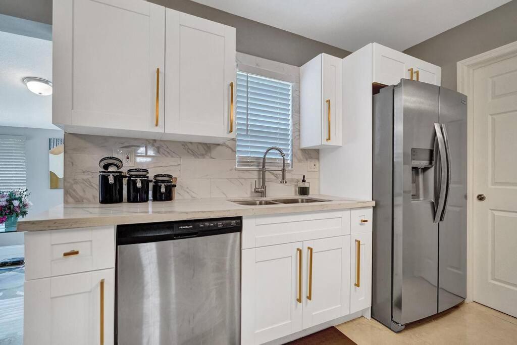 Luxury 3bd/2ba Near & Olas Holiday home Fort Lauderdale