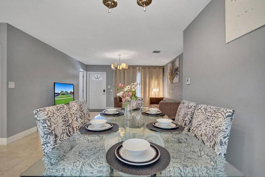 Luxury 3bd/2ba Near & Olas Holiday home *