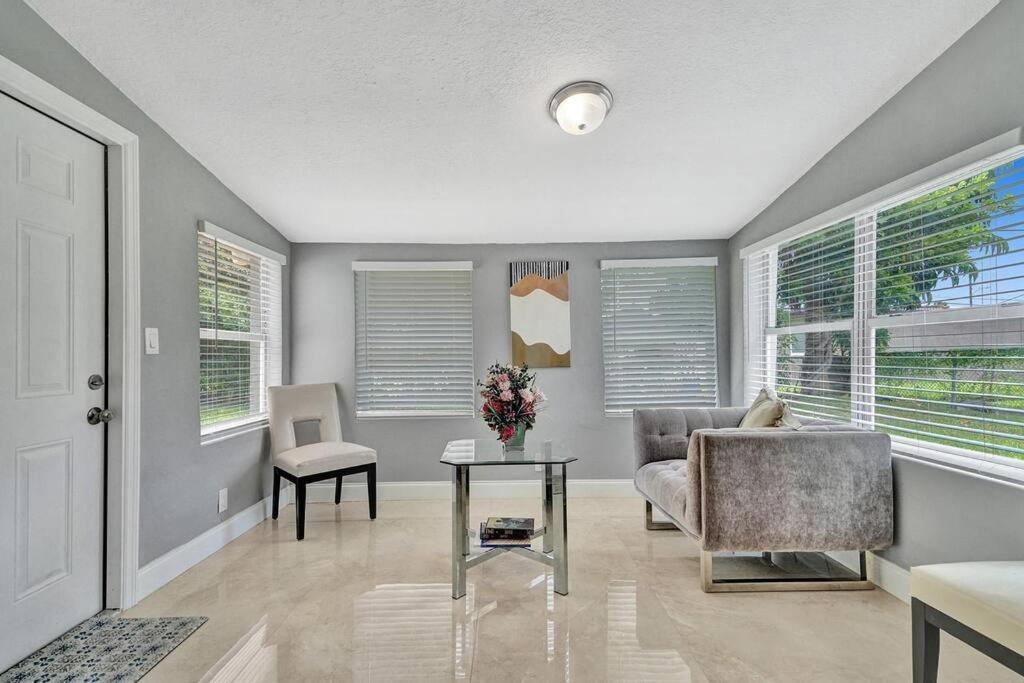 Luxury 3bd/2ba Near & Olas Holiday home *