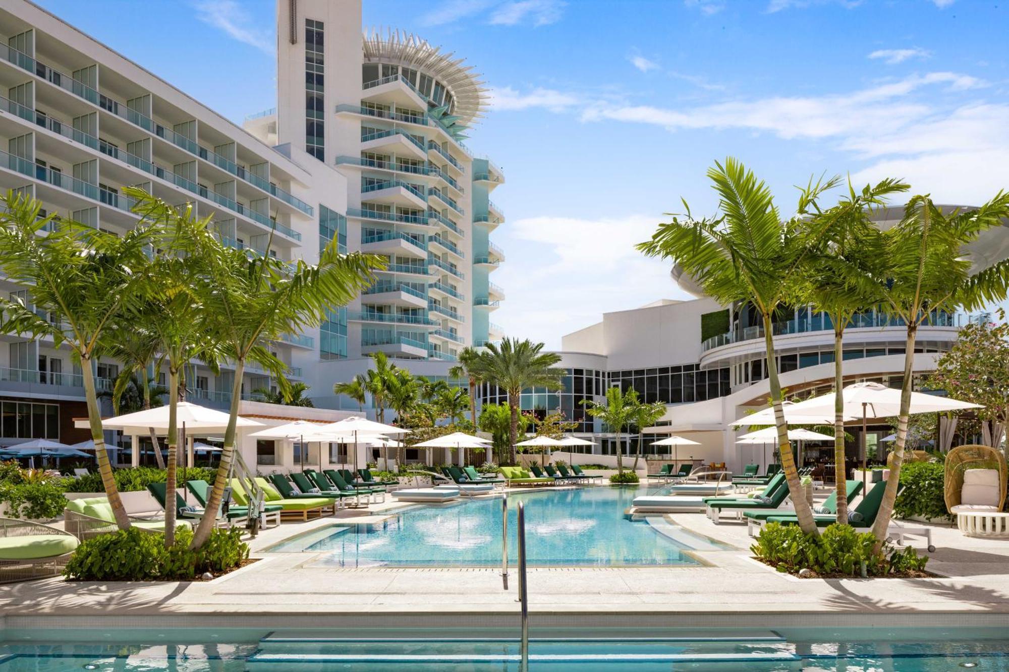 Hotel Pier Sixty-six 5*