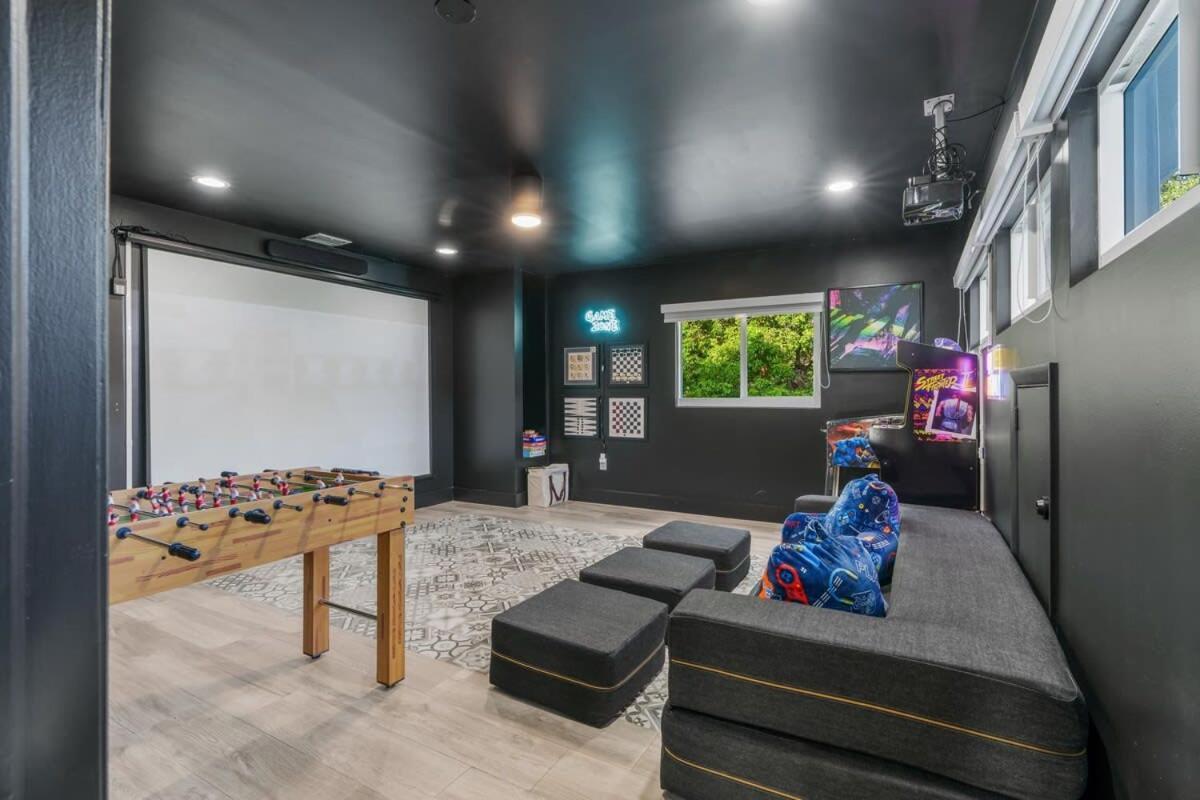 Huge Heated Pool With Gameroom Villa