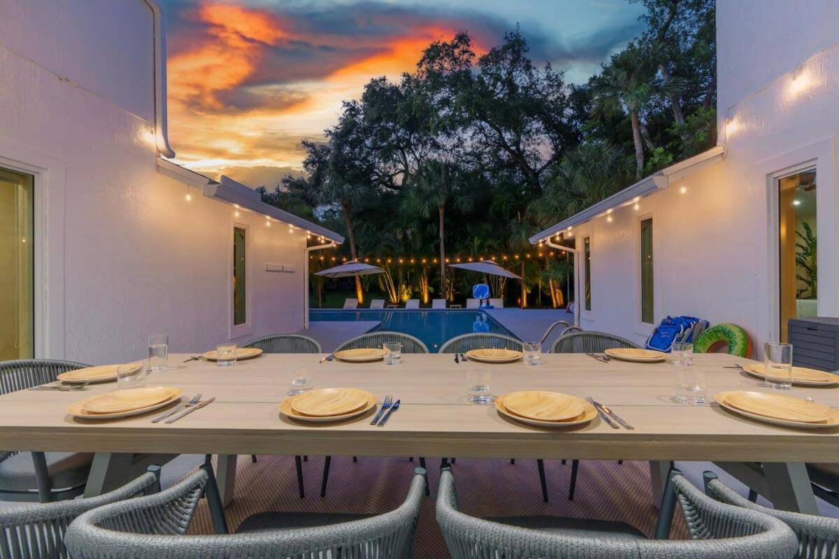 Huge Heated Pool With Gameroom Fort Lauderdale