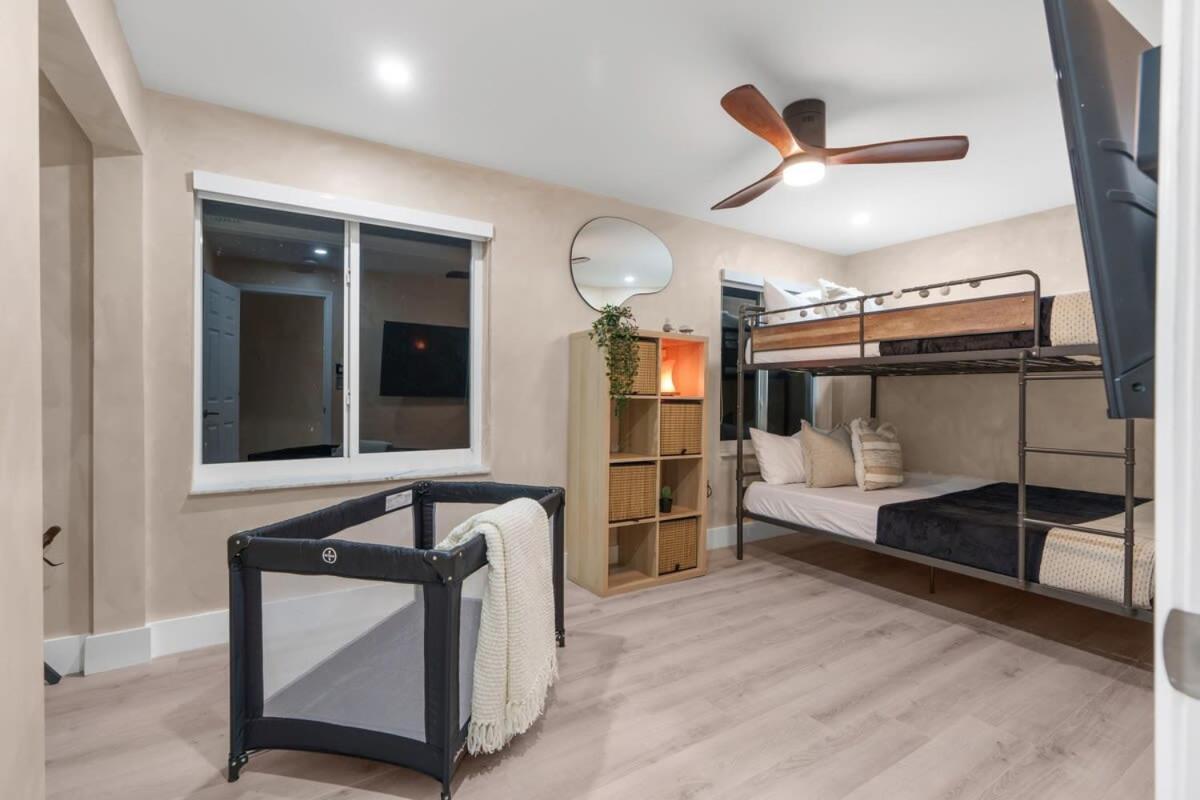 Huge Heated Pool With Gameroom *