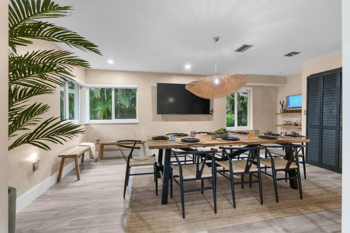 Huge Heated Pool With Gameroom Fort Lauderdale