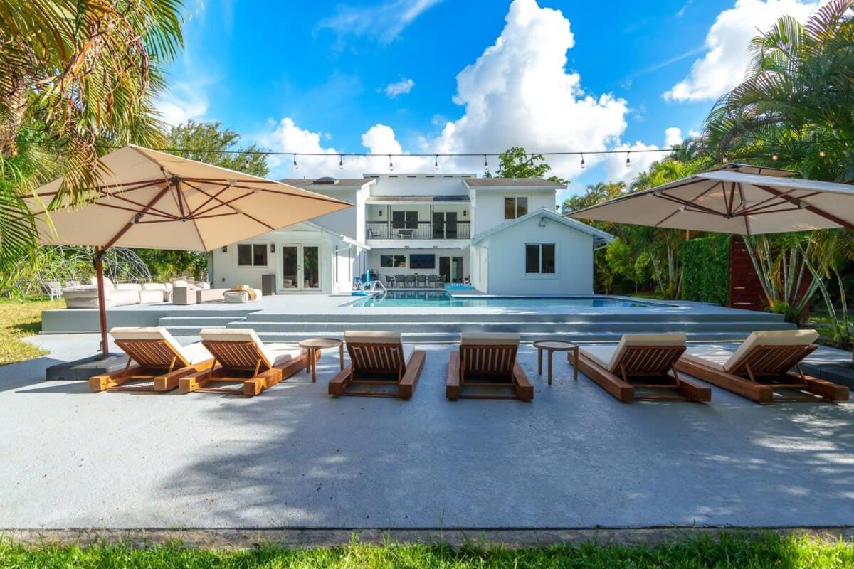 Huge Heated Pool With Gameroom Fort Lauderdale