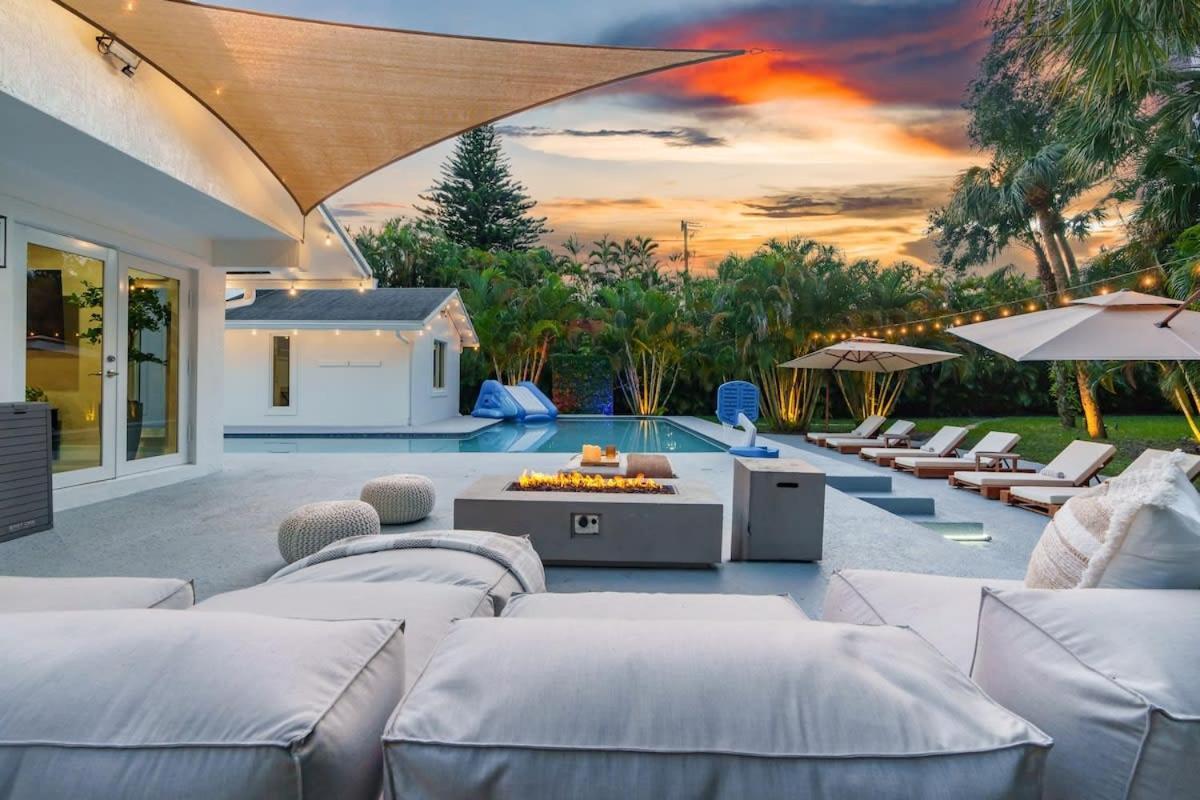 Huge Heated Pool With Gameroom *