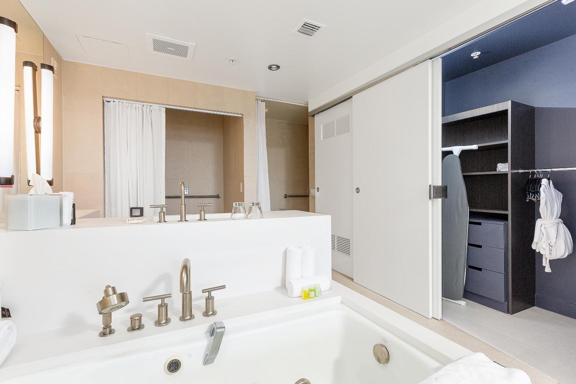 Apartment W Residences 2 Bed Unit - Beachfront And Luxe *